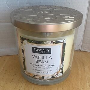 Vanilla Bean Scented 3 wick soy blend candle w essential oils NWT